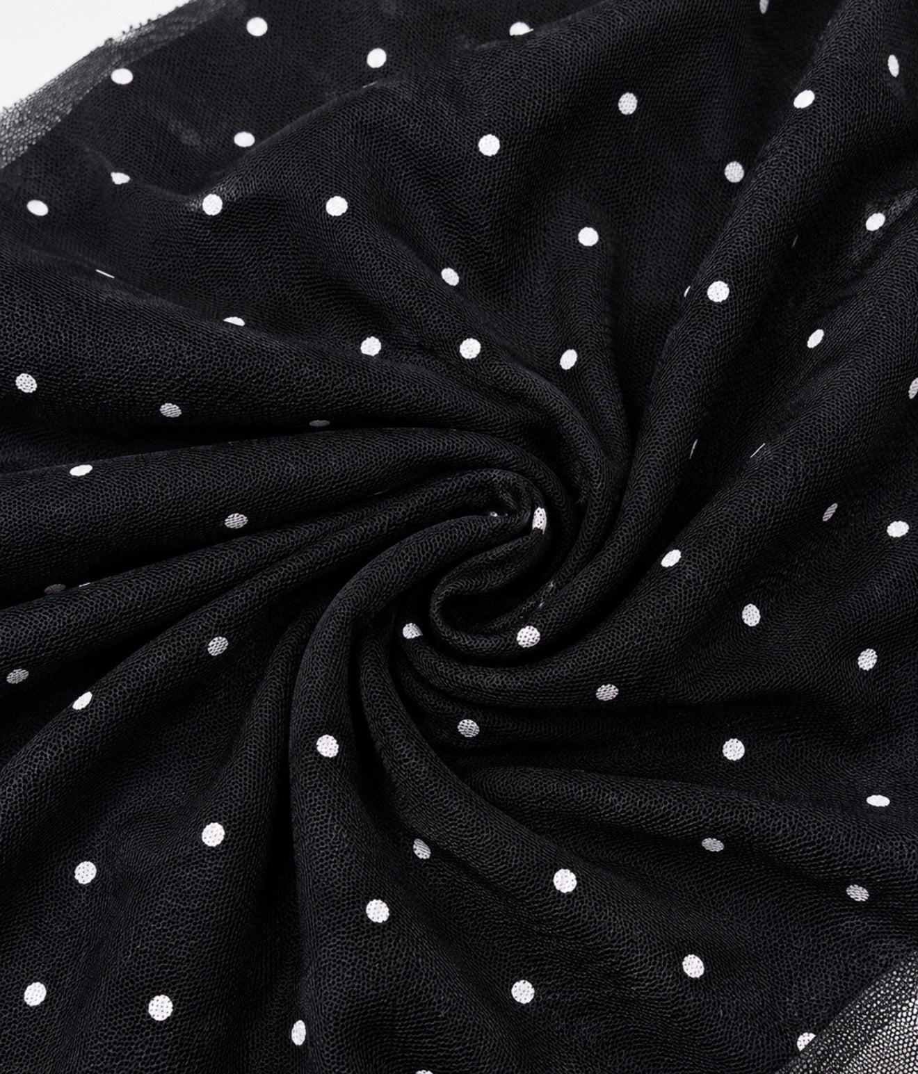 Vestido largo Tul negro con lunares.